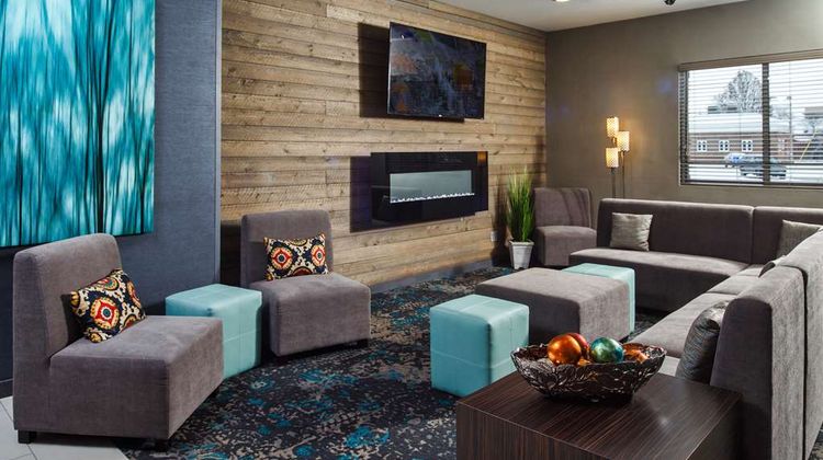 DoubleTree by Hilton Neenah Lobby