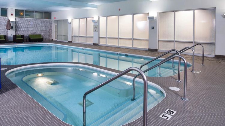 DoubleTree by Hilton Neenah Pool