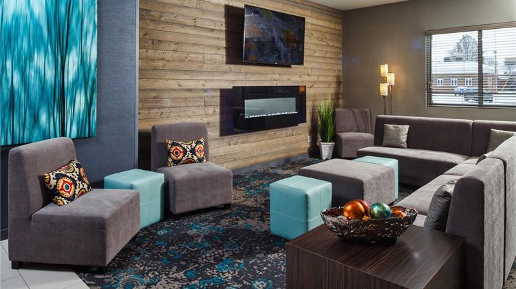 DoubleTree by Hilton Neenah Lobby