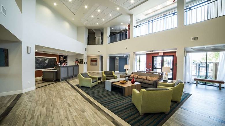 <b>Hampton Inn/Suites Tempe/Phoenix Airport Lobby</b>. Images powered by <a href="https://iceportal.shijigroup.com/" title="IcePortal" target="_blank">IcePortal</a>.