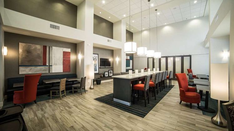 Hampton Inn/Suites Tempe/Phoenix Airport Lobby