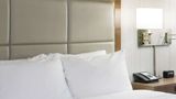 <b>Hampton Inn & Stes-Pittsburg KS Crossing Room</b>. Images powered by <a href="https://iceportal.shijigroup.com/" title="IcePortal" target="_blank">IcePortal</a>.