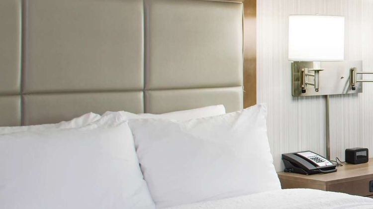 Hampton Inn & Stes-Pittsburg KS Crossing Room