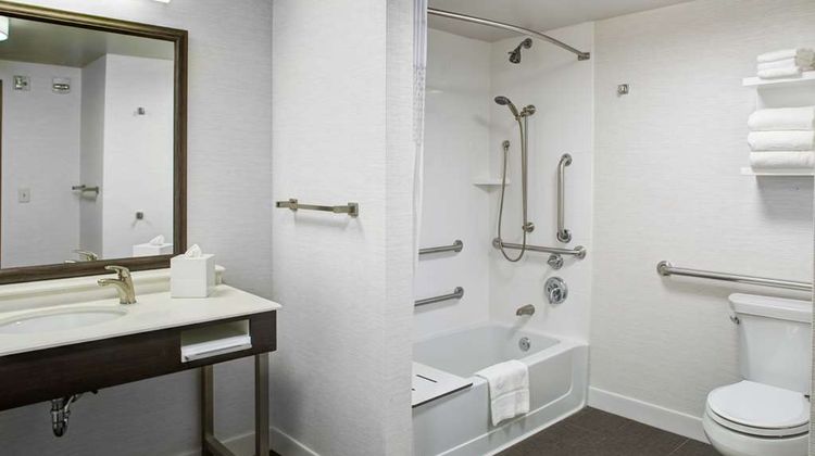 Hampton Inn & Stes-Pittsburg KS Crossing Room