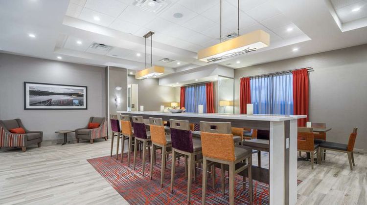 Hampton Inn by Hilton Oxford Lobby