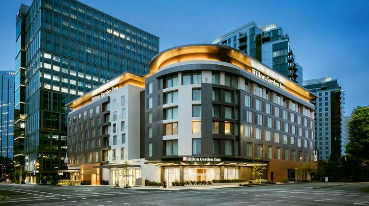 Hilton Garden Inn Bellevue Downtown Exterior