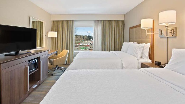 <b>Hampton Inn & Suites Seattle Woodinville Room</b>. Images powered by <a href="https://iceportal.shijigroup.com/" title="IcePortal" target="_blank">IcePortal</a>.