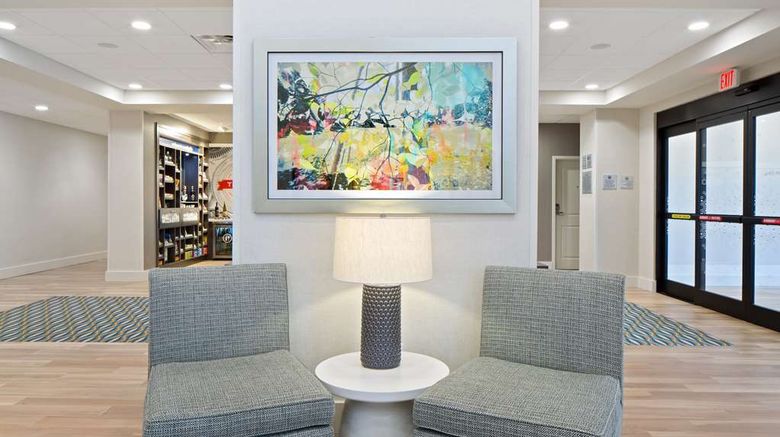<b>Hampton Inn & Suites Seattle Woodinville Lobby</b>. Images powered by <a href="https://iceportal.shijigroup.com/" title="IcePortal" target="_blank">IcePortal</a>.