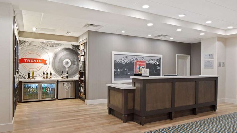 <b>Hampton Inn & Suites Seattle Woodinville Lobby</b>. Images powered by <a href="https://iceportal.shijigroup.com/" title="IcePortal" target="_blank">IcePortal</a>.