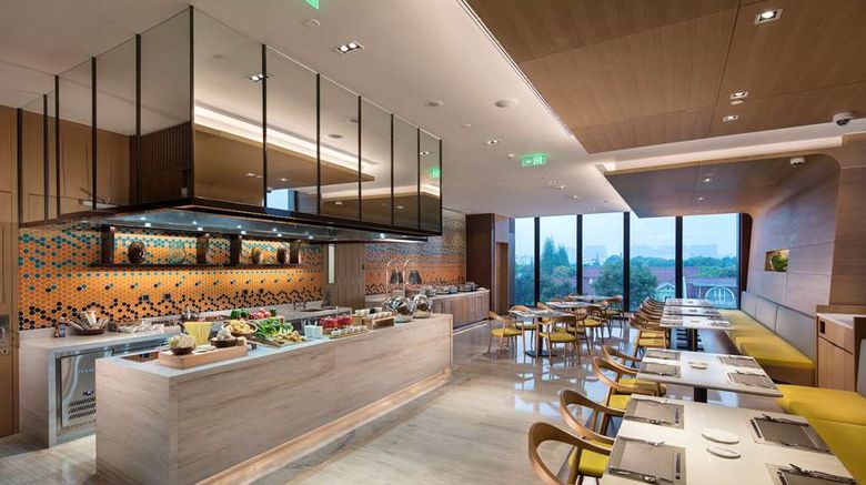<b>Hilton Garden Inn Shanghai Hongqiao Restaurant</b>. Images powered by <a href="https://iceportal.shijigroup.com/" title="IcePortal" target="_blank">IcePortal</a>.