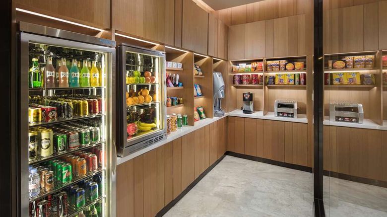 <b>Hilton Garden Inn Shanghai Hongqiao Restaurant</b>. Images powered by <a href="https://iceportal.shijigroup.com/" title="IcePortal" target="_blank">IcePortal</a>.