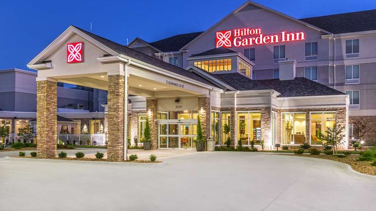 Hilton Garden Inn Salina Exterior
