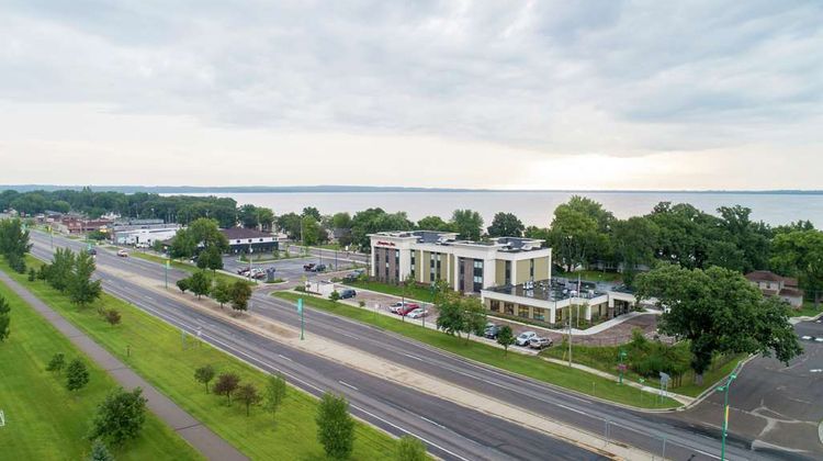 Hampton Inn Spicer Green Lake Exterior