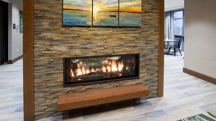 Hampton Inn Spicer Green Lake Lobby