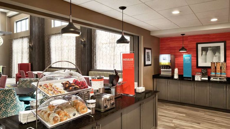 <b>Hampton Inn & Suites St. Louis/Alton Restaurant</b>. Images powered by <a href="https://iceportal.shijigroup.com/" title="IcePortal" target="_blank">IcePortal</a>.