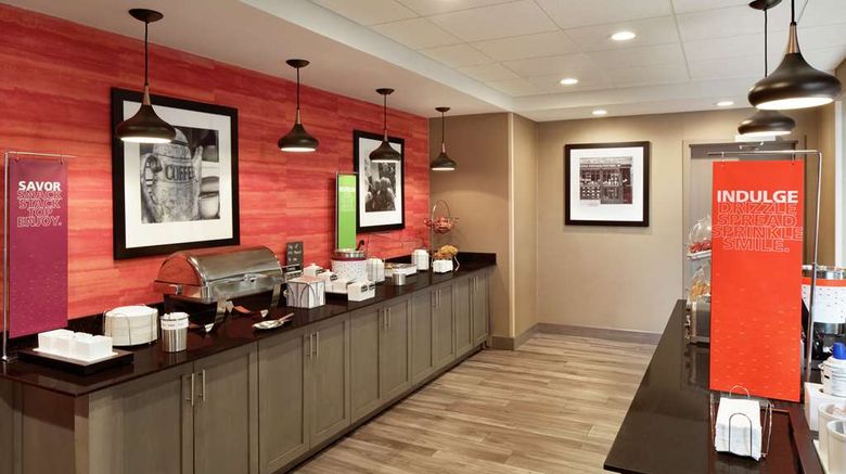 <b>Hampton Inn & Suites St. Louis/Alton Restaurant</b>. Images powered by <a href="https://iceportal.shijigroup.com/" title="IcePortal" target="_blank">IcePortal</a>.