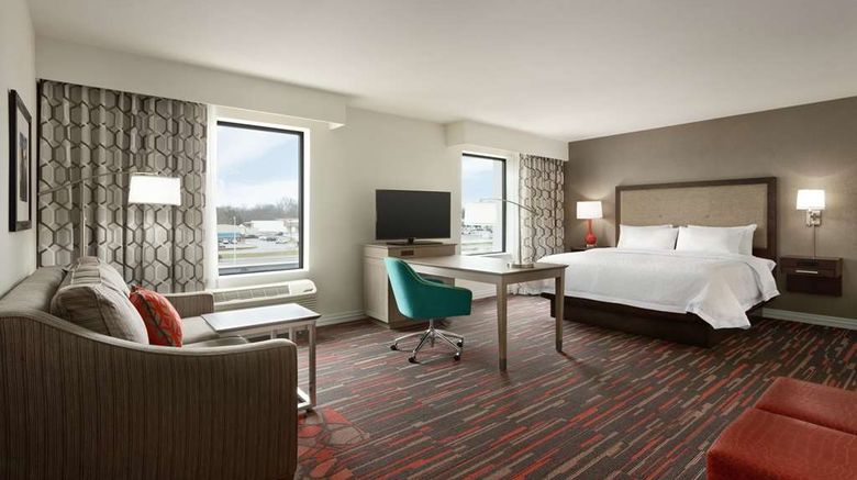 <b>Hampton Inn & Suites St. Louis/Alton Room</b>. Images powered by <a href="https://iceportal.shijigroup.com/" title="IcePortal" target="_blank">IcePortal</a>.