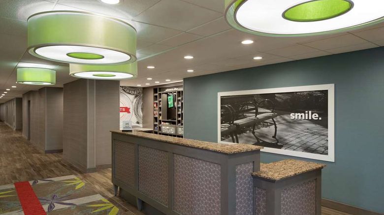 <b>Hampton Inn & Suites St. Louis/Alton Lobby</b>. Images powered by <a href="https://iceportal.shijigroup.com/" title="IcePortal" target="_blank">IcePortal</a>.