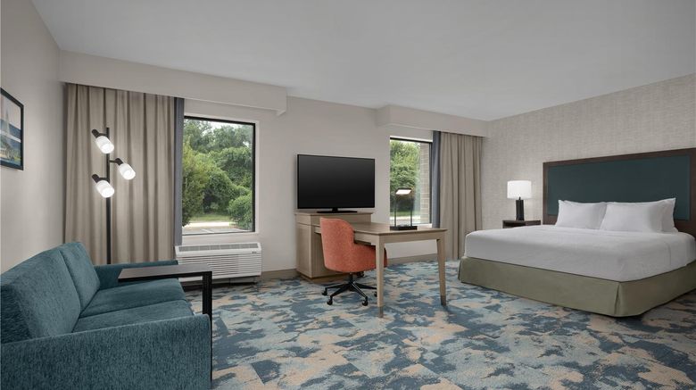 <b>Hampton Inn & Suites St. Louis/Alton Room</b>. Images powered by <a href="https://iceportal.shijigroup.com/" title="IcePortal" target="_blank">IcePortal</a>.