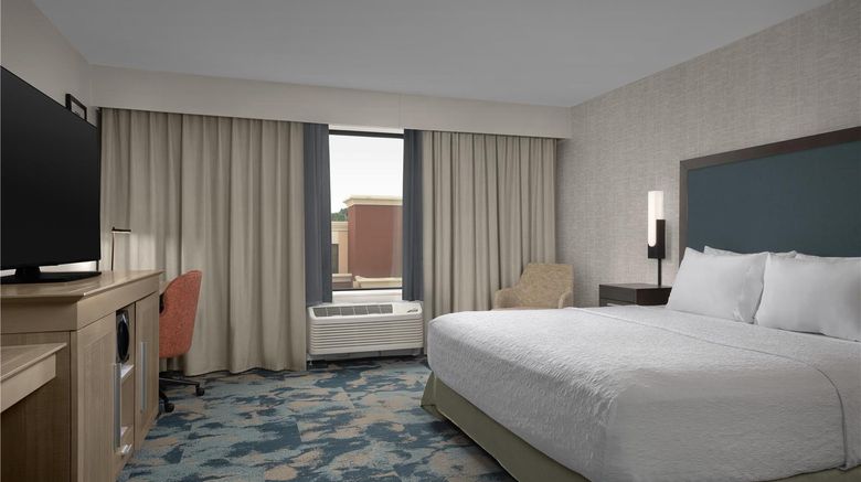 <b>Hampton Inn & Suites St. Louis/Alton Room</b>. Images powered by <a href="https://iceportal.shijigroup.com/" title="IcePortal" target="_blank">IcePortal</a>.