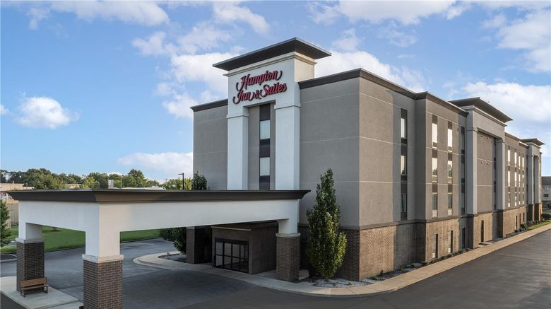 <b>Hampton Inn & Suites St. Louis/Alton Exterior</b>. Images powered by <a href="https://iceportal.shijigroup.com/" title="IcePortal" target="_blank">IcePortal</a>.