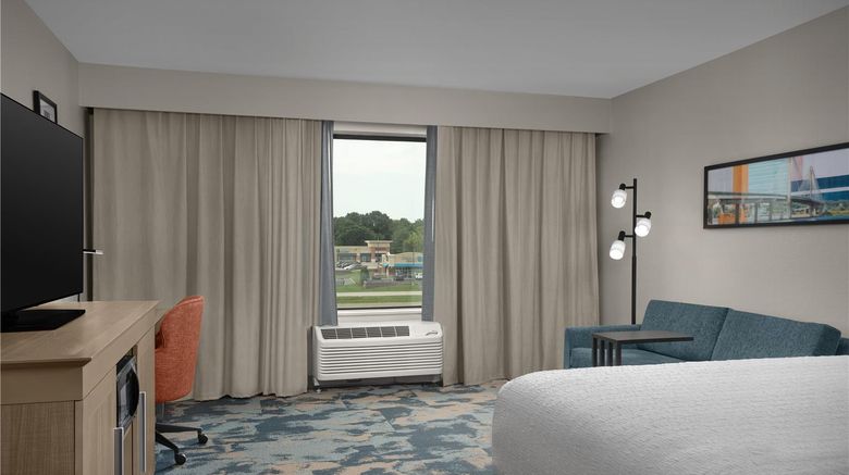 <b>Hampton Inn & Suites St. Louis/Alton Room</b>. Images powered by <a href="https://iceportal.shijigroup.com/" title="IcePortal" target="_blank">IcePortal</a>.