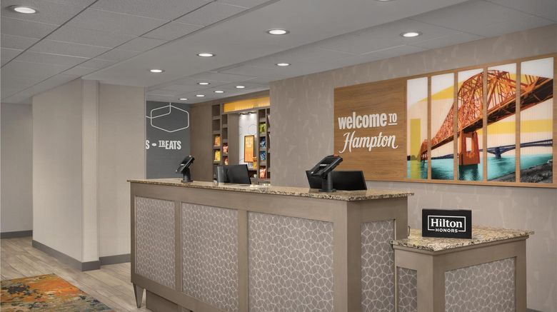 <b>Hampton Inn & Suites St. Louis/Alton Lobby</b>. Images powered by <a href="https://iceportal.shijigroup.com/" title="IcePortal" target="_blank">IcePortal</a>.