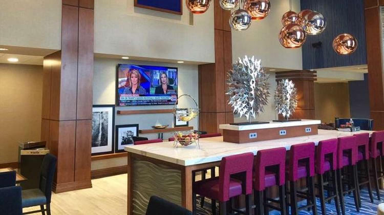 Hampton Inn & Suites Stewart Arpt Lobby