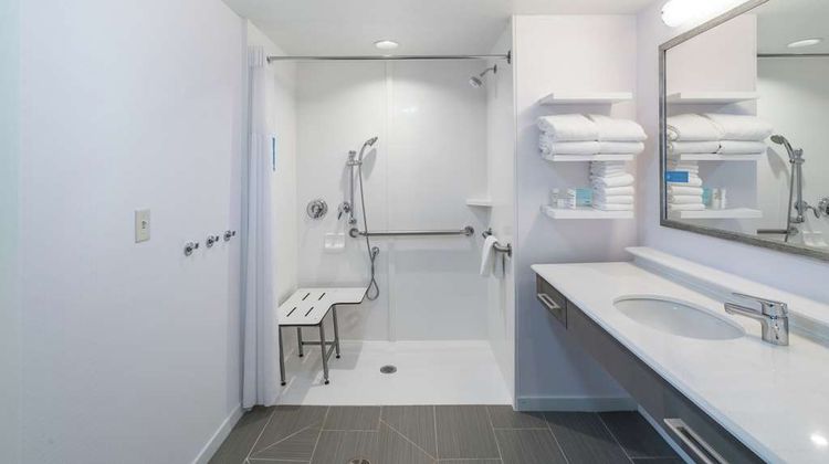 Hampton Inn & Suites Stewart Arpt Room