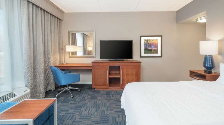 Hampton Inn & Suites Stewart Arpt Room
