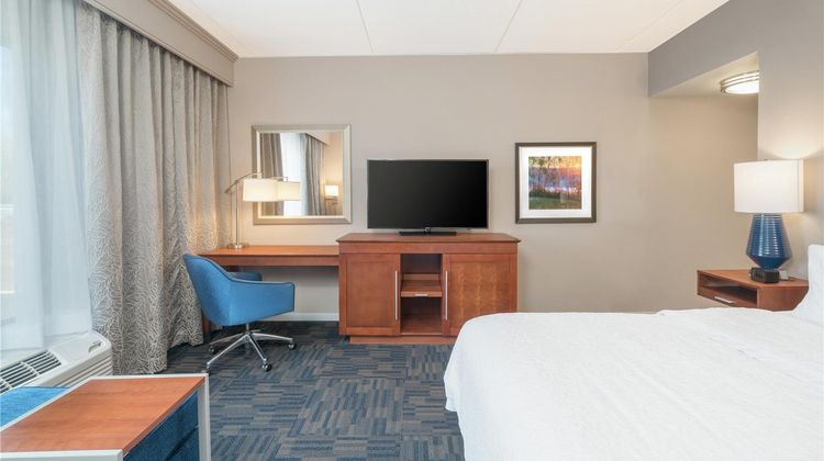 Hampton Inn & Suites Stewart Arpt Room