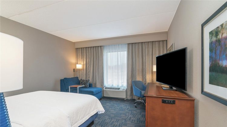 Hampton Inn & Suites Stewart Arpt Room