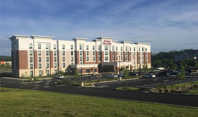 Hampton Inn & Suites Stewart Arpt Exterior