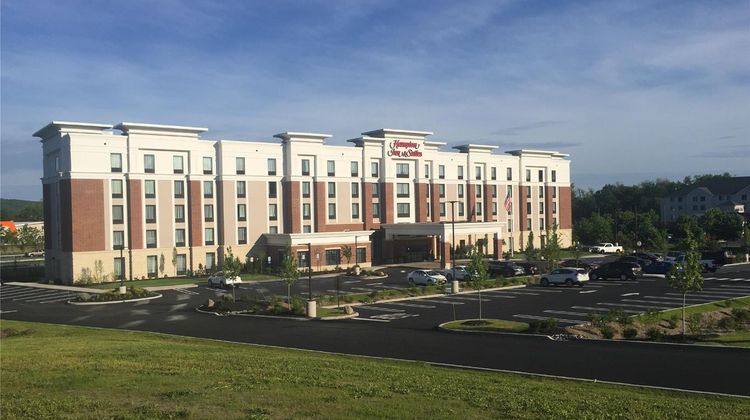 Hampton Inn & Suites Stewart Arpt Exterior