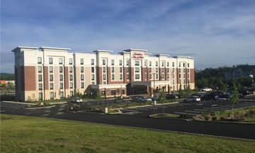 Hampton Inn & Suites Stewart Arpt