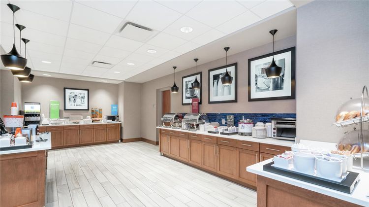 Hampton Inn & Suites Stewart Arpt Restaurant