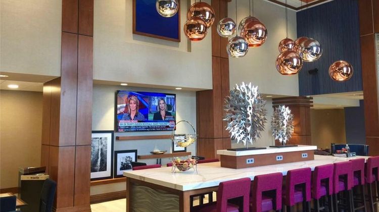 Hampton Inn & Suites Stewart Arpt Lobby