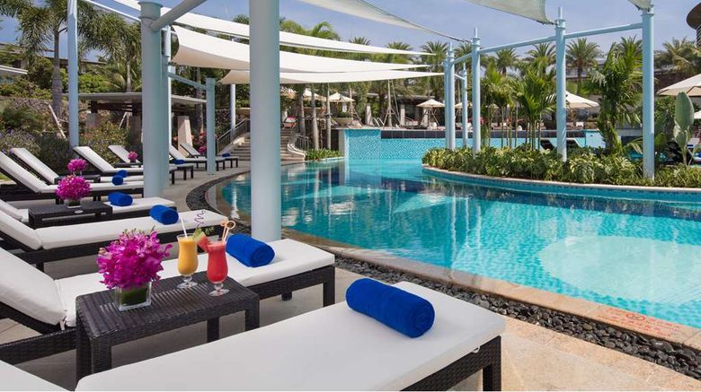<b>Thousand Cranes Sanya Yazhou Bay Intl Exchg Pool</b>. Images powered by <a href="https://iceportal.shijigroup.com/" title="IcePortal" target="_blank">IcePortal</a>.