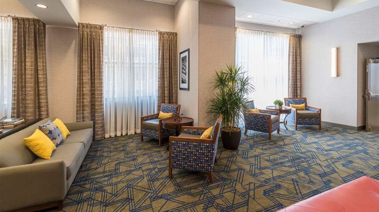 <b>Hampton Inn & Suites Tulsa Downtown Lobby</b>. Images powered by <a href="https://iceportal.shijigroup.com/" title="IcePortal" target="_blank">IcePortal</a>.