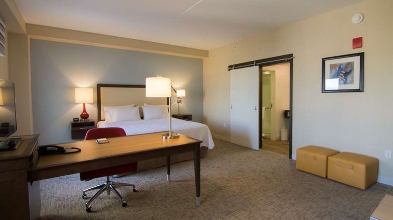 <b>Hampton Inn & Suites Tulsa Downtown Room</b>. Images powered by <a href="https://iceportal.shijigroup.com/" title="IcePortal" target="_blank">IcePortal</a>.