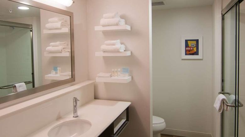 <b>Hampton Inn & Suites Tulsa Downtown Room</b>. Images powered by <a href="https://iceportal.shijigroup.com/" title="IcePortal" target="_blank">IcePortal</a>.
