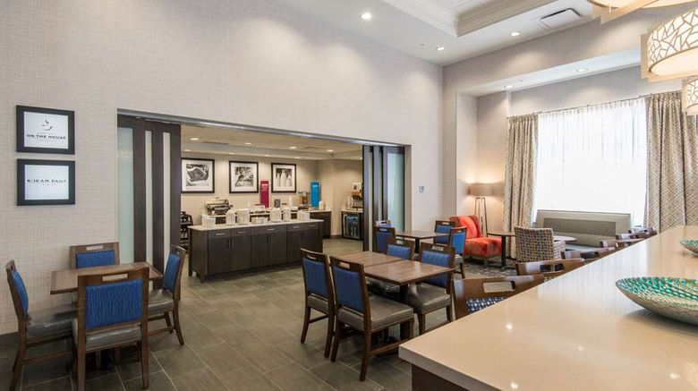 <b>Hampton Inn & Suites Tulsa Downtown Restaurant</b>. Images powered by <a href="https://iceportal.shijigroup.com/" title="IcePortal" target="_blank">IcePortal</a>.