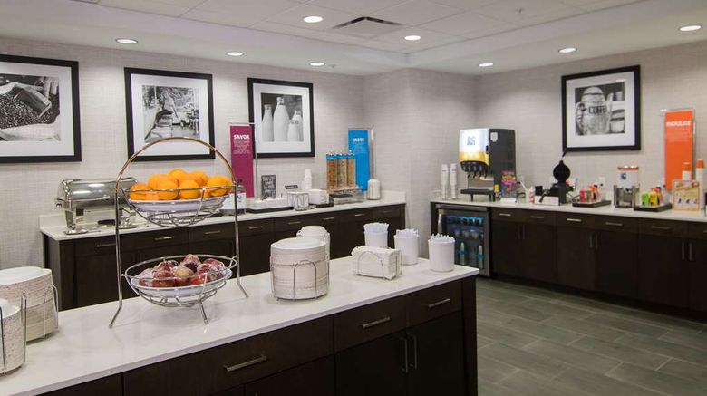 <b>Hampton Inn & Suites Tulsa Downtown Restaurant</b>. Images powered by <a href="https://iceportal.shijigroup.com/" title="IcePortal" target="_blank">IcePortal</a>.