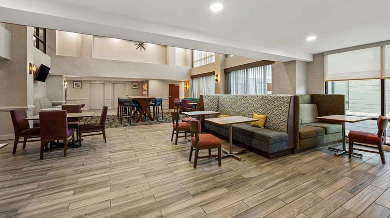 <b>Hampton Inn & Suites Wilson I-95 Lobby</b>. Images powered by <a href="https://iceportal.shijigroup.com/" title="IcePortal" target="_blank">IcePortal</a>.