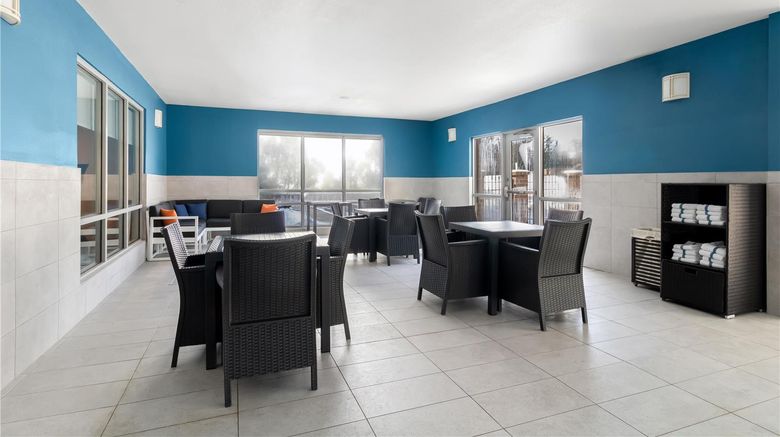 <b>Hampton Inn & Suites New Castle Pool</b>. Images powered by <a href="https://iceportal.shijigroup.com/" title="IcePortal" target="_blank">IcePortal</a>.