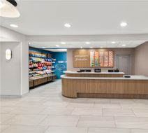 Hampton Inn & Suites New Castle Lobby