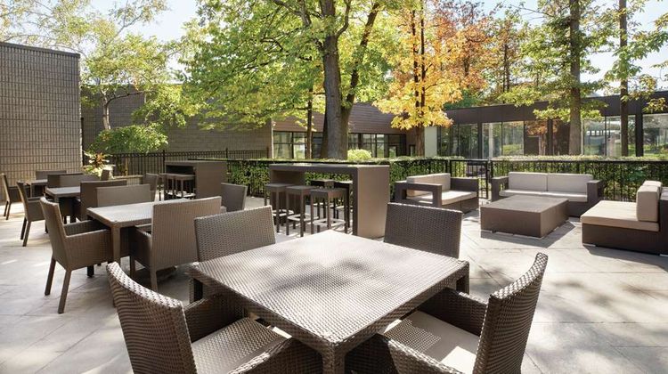 DoubleTree by Hilton Toronto Arpt West Exterior