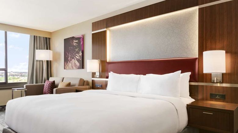 <b>DoubleTree by Hilton Toronto Arpt West Room</b>. Images powered by <a href="https://iceportal.shijigroup.com/" title="IcePortal" target="_blank">IcePortal</a>.
