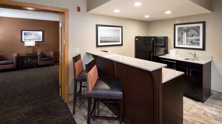 <b>Best Western Ramkota Hotel Suite</b>. Images powered by <a href="https://iceportal.shijigroup.com/" title="IcePortal" target="_blank">IcePortal</a>.