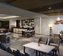 Howard Johnson Yacht Club Hotel Lobby